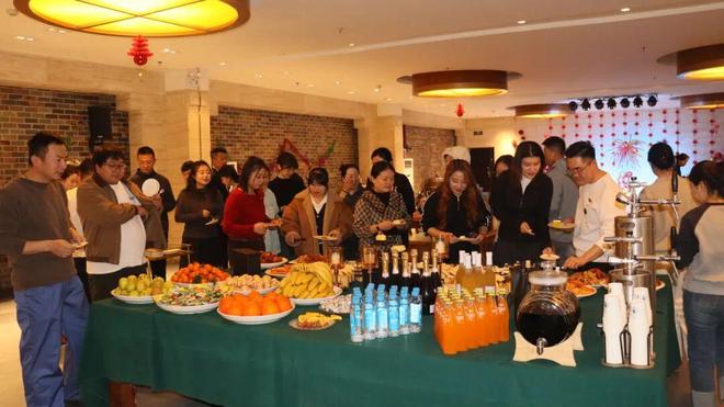 嘉峪关：宏源公司团委、紫玉酒店公司团总支联合开展主题团建活动